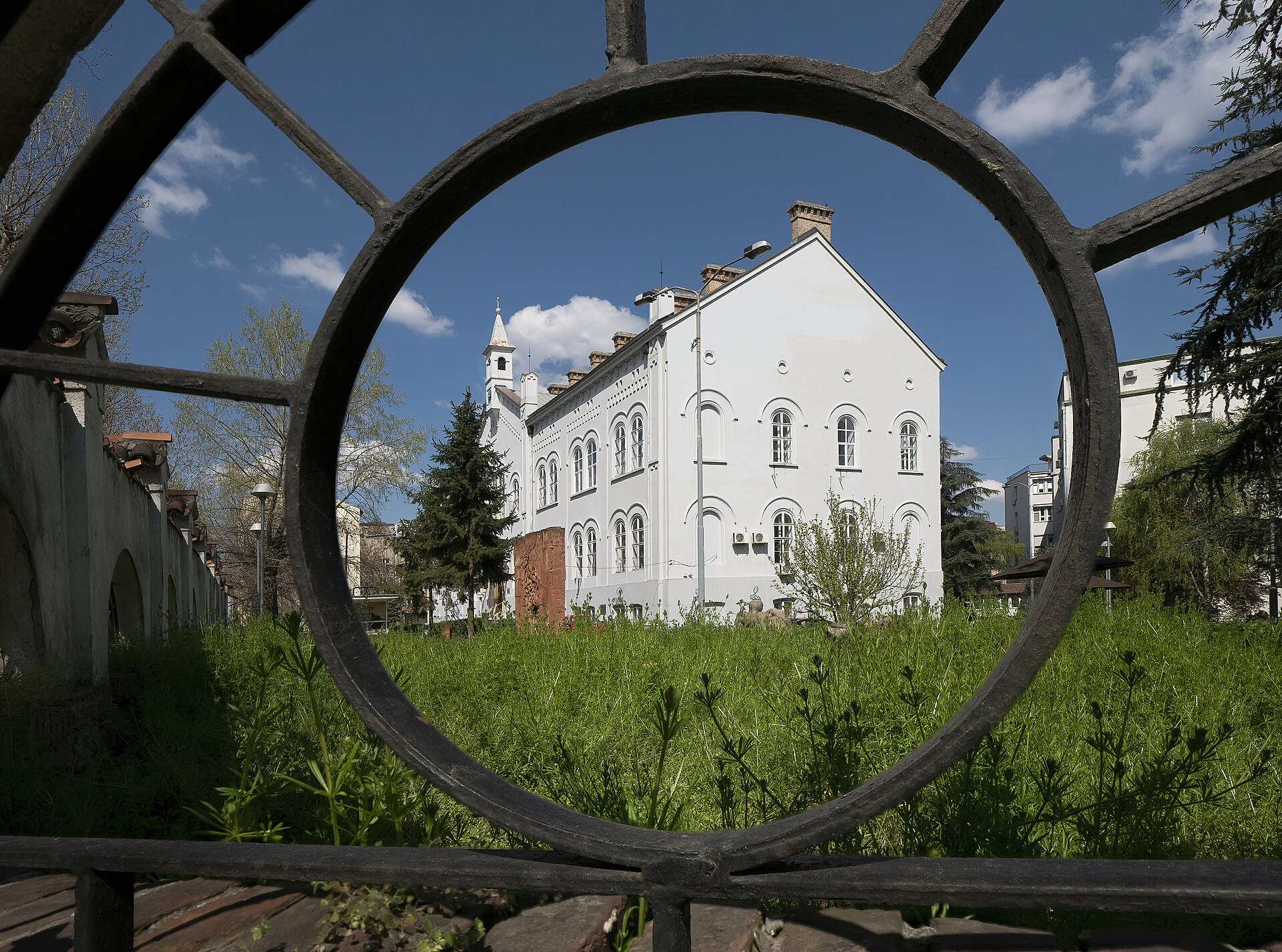Den historiska byggnaden för det första stadssjukhuset i Belgrad, Serbien.